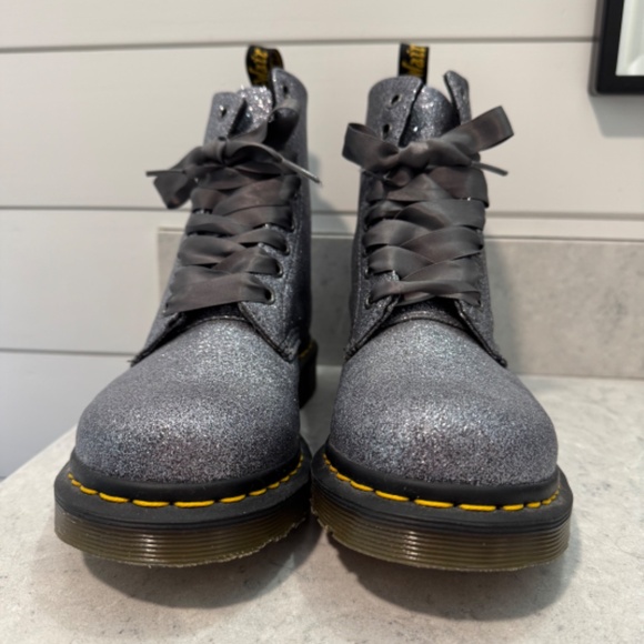 Dr. Martens 1460 Pascal Fine Pewter Glitter Boots in Women's Size 8 - Picture 3 of 9